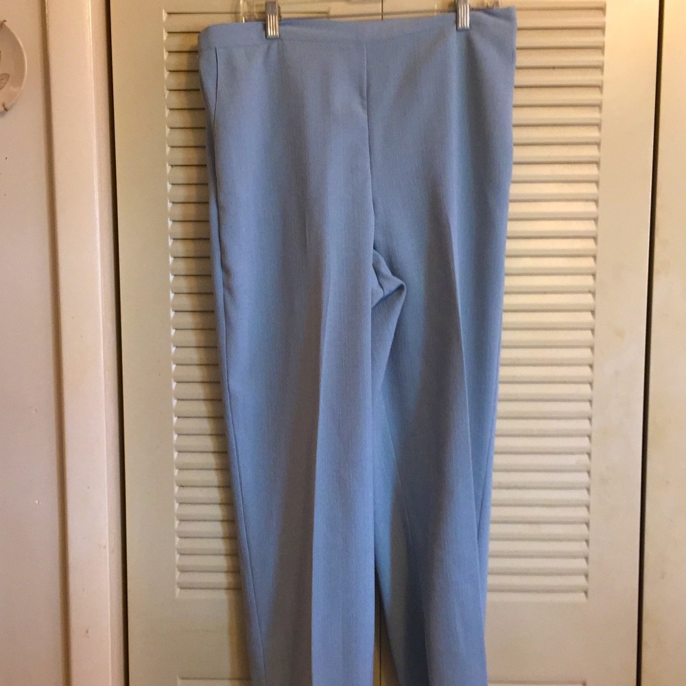 Women’s 16 Polyester Sage Green Pull On Crop Pant